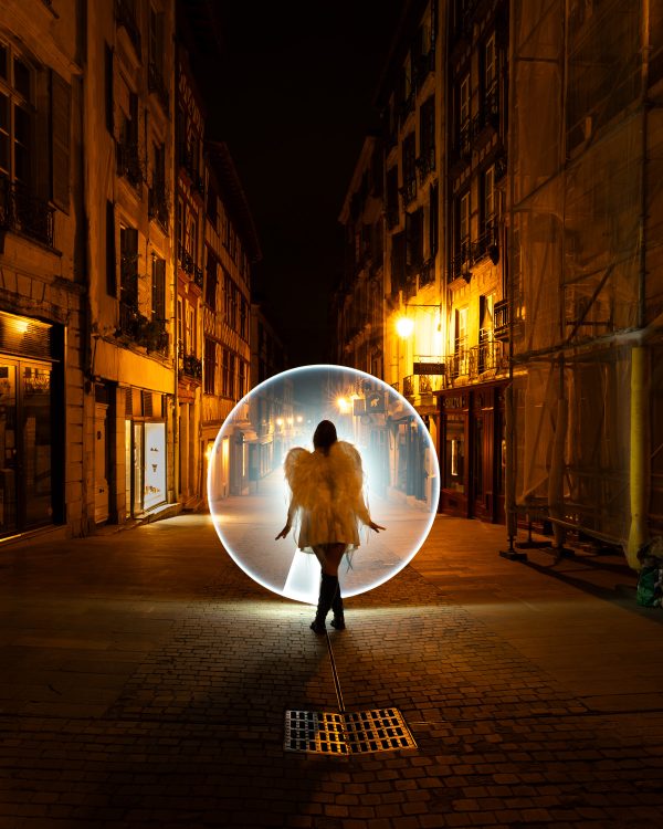 Femme photographe shooting photos artistique light painting landes et pays basque