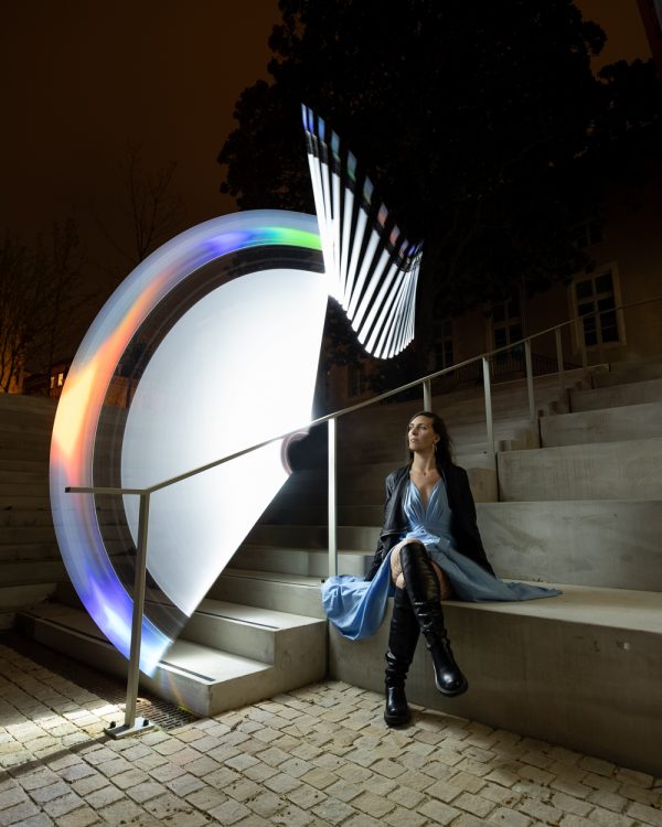 Femme photographe shooting photos artistique light painting landes et pays basque