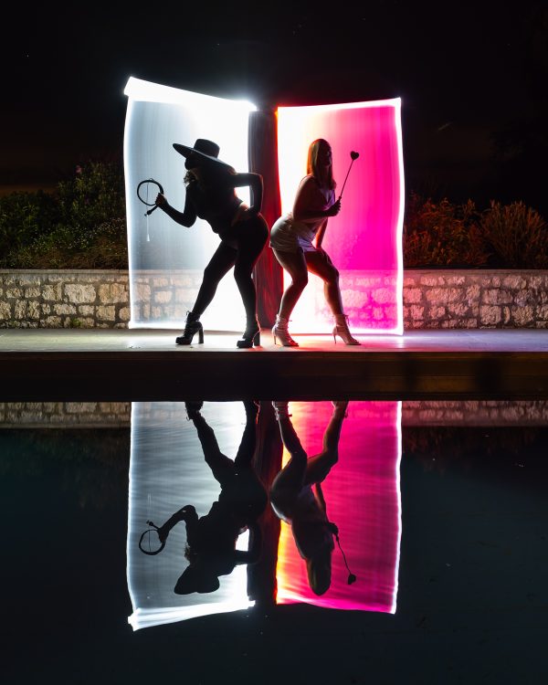 Femme photographe shooting photos artistique light painting landes et pays basque
